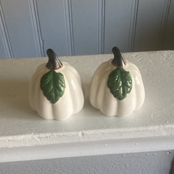 NWT- Set of 2- White Green Leaf Porcelain Glazed Fall Pumpkin Decorations - Picture 9 of 16